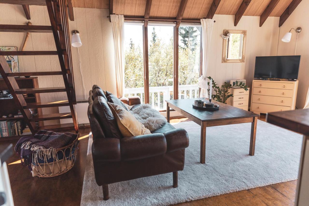 Bjoerk - A Cozy Hilltop Cottage - Great Location! Blaskogabyggd Exterior foto